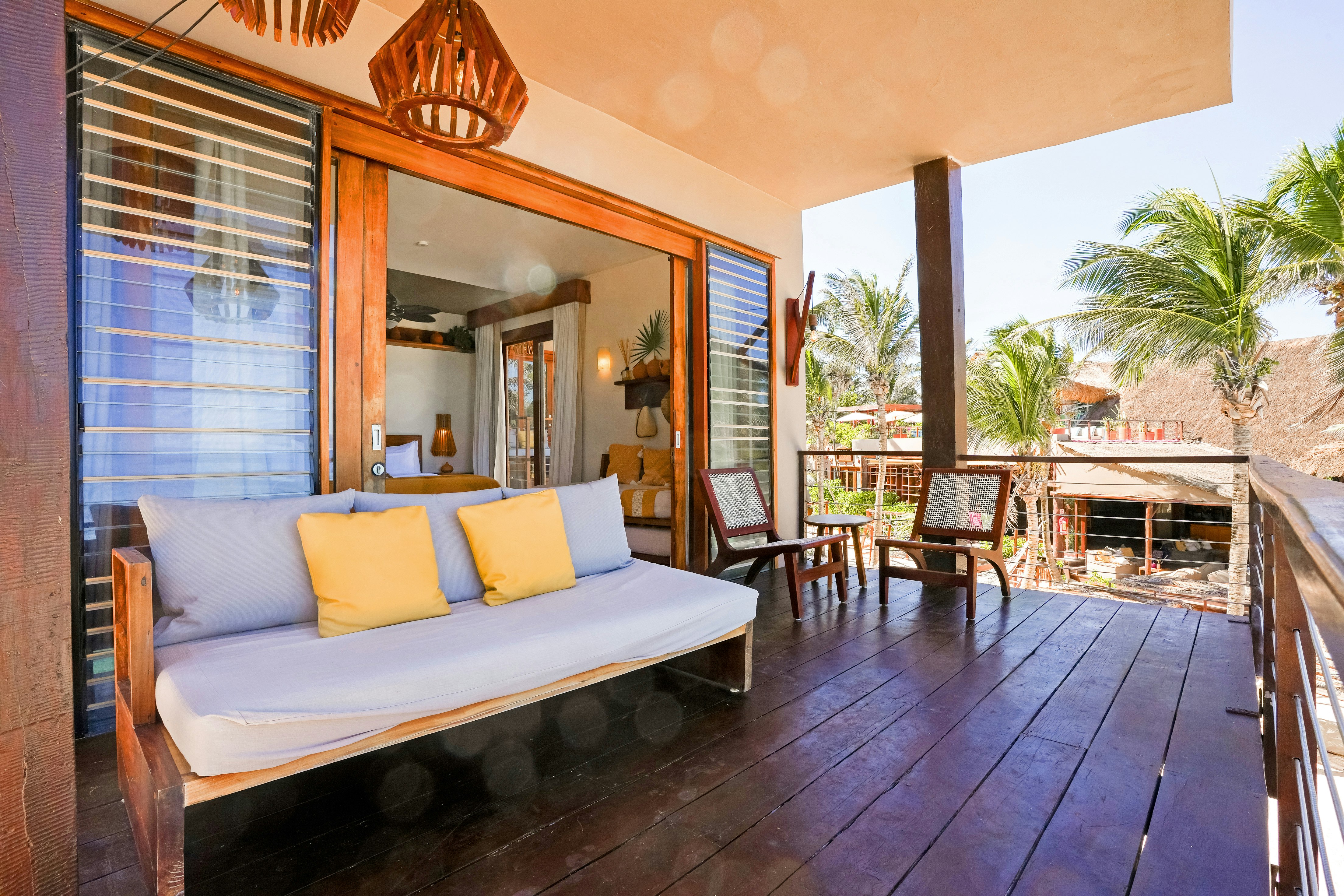 Beachfront Ground Level Suite with Plunge Pool - Balcony