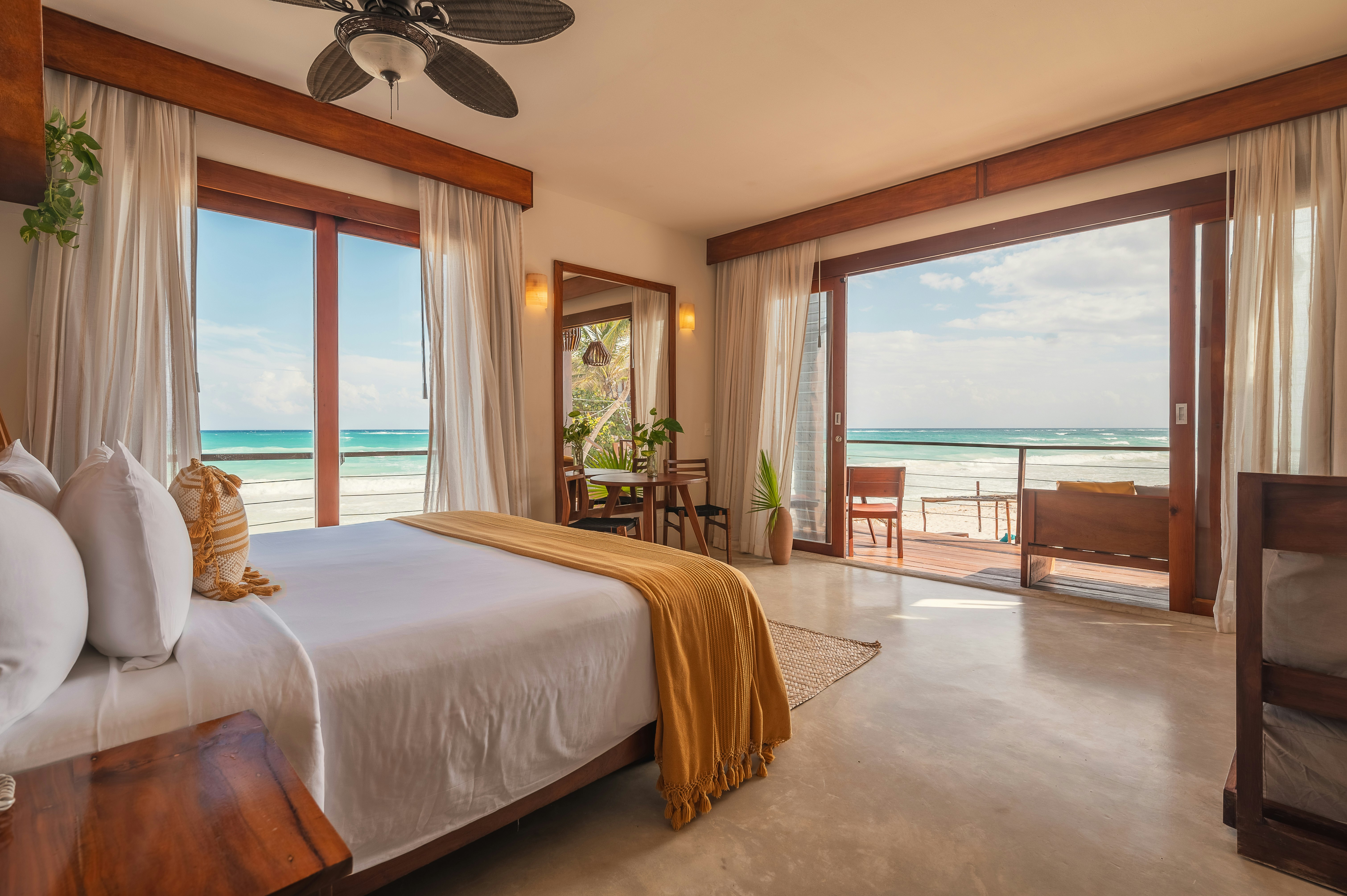 Beach Front Ground Floor Suite - Bedroom