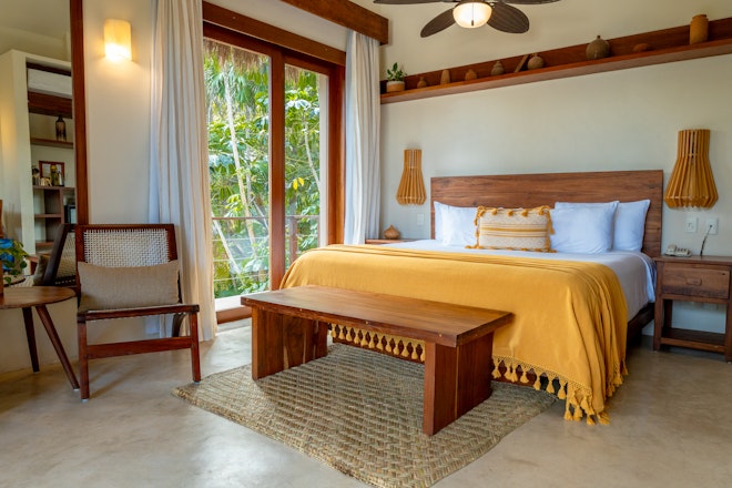 Garden View Balcony Suite - Bedroom