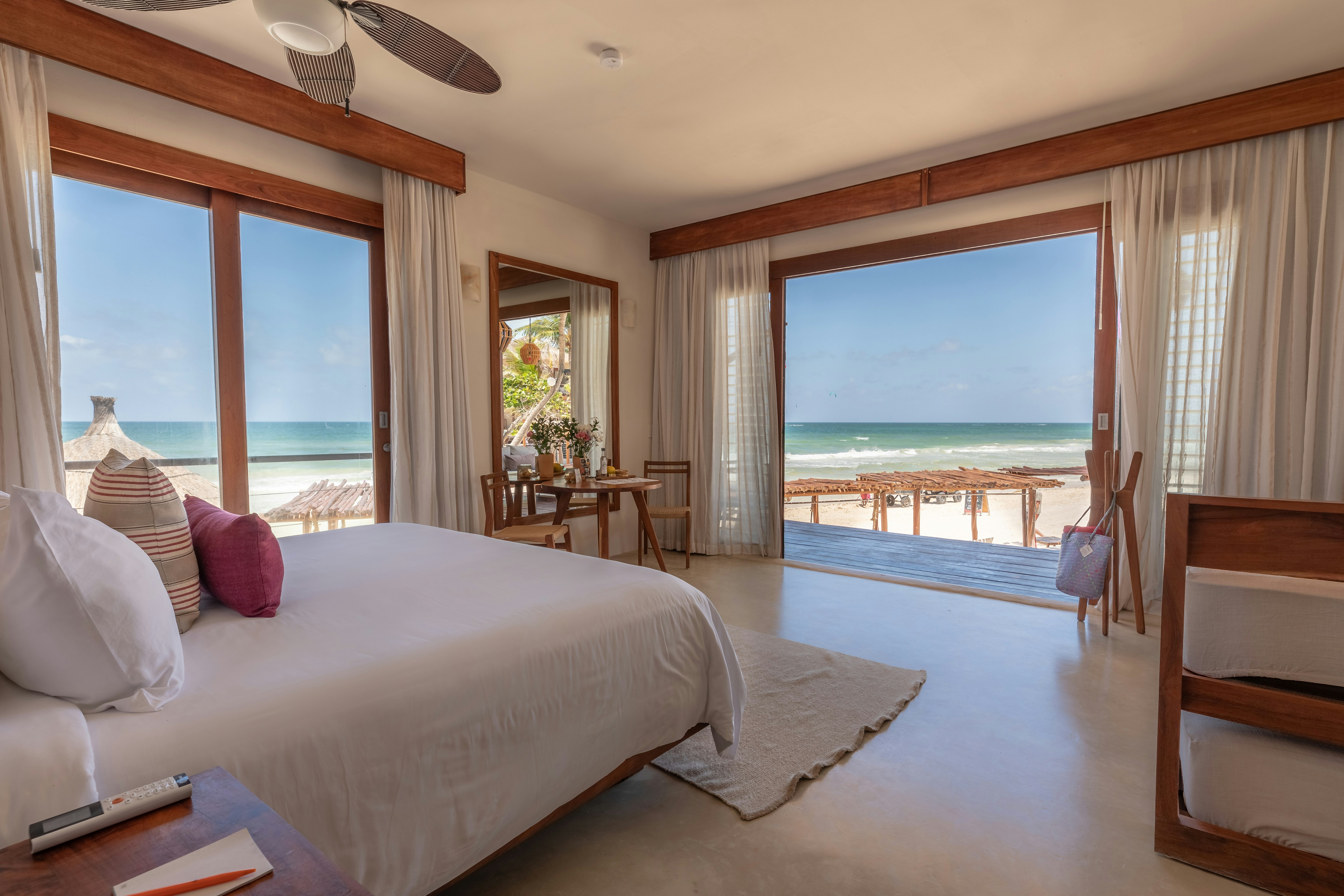Beach Front Ground Floor Suite - Bedroom