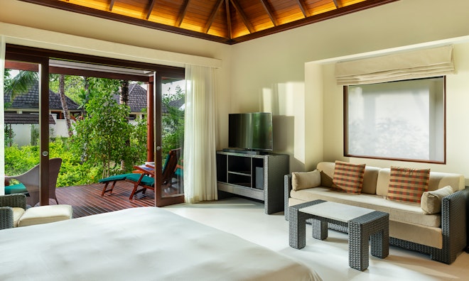 Garden Villa - Bedroom & Living Area