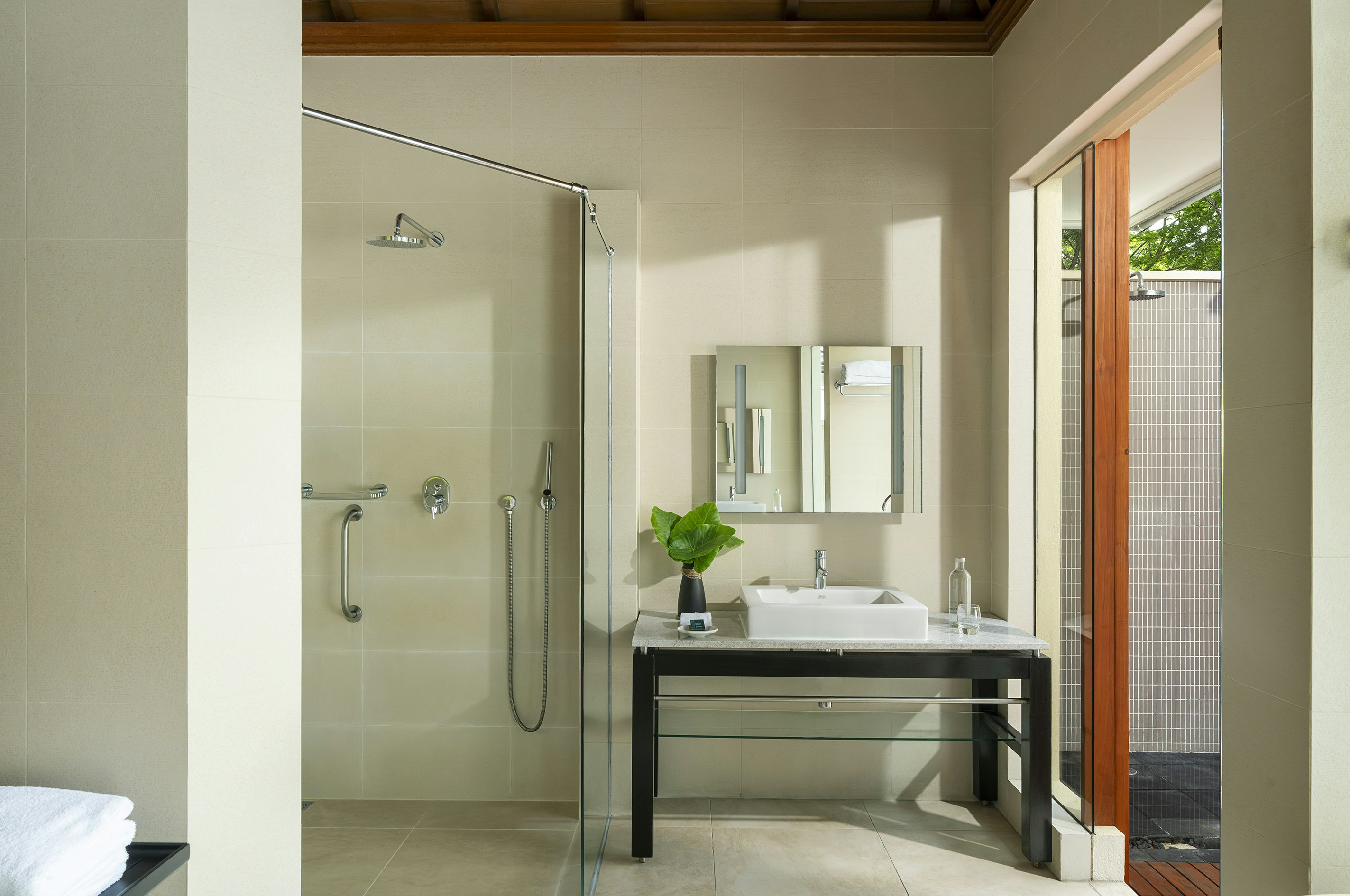 Beach Villa with Garden Plunge Pool - Bathroom