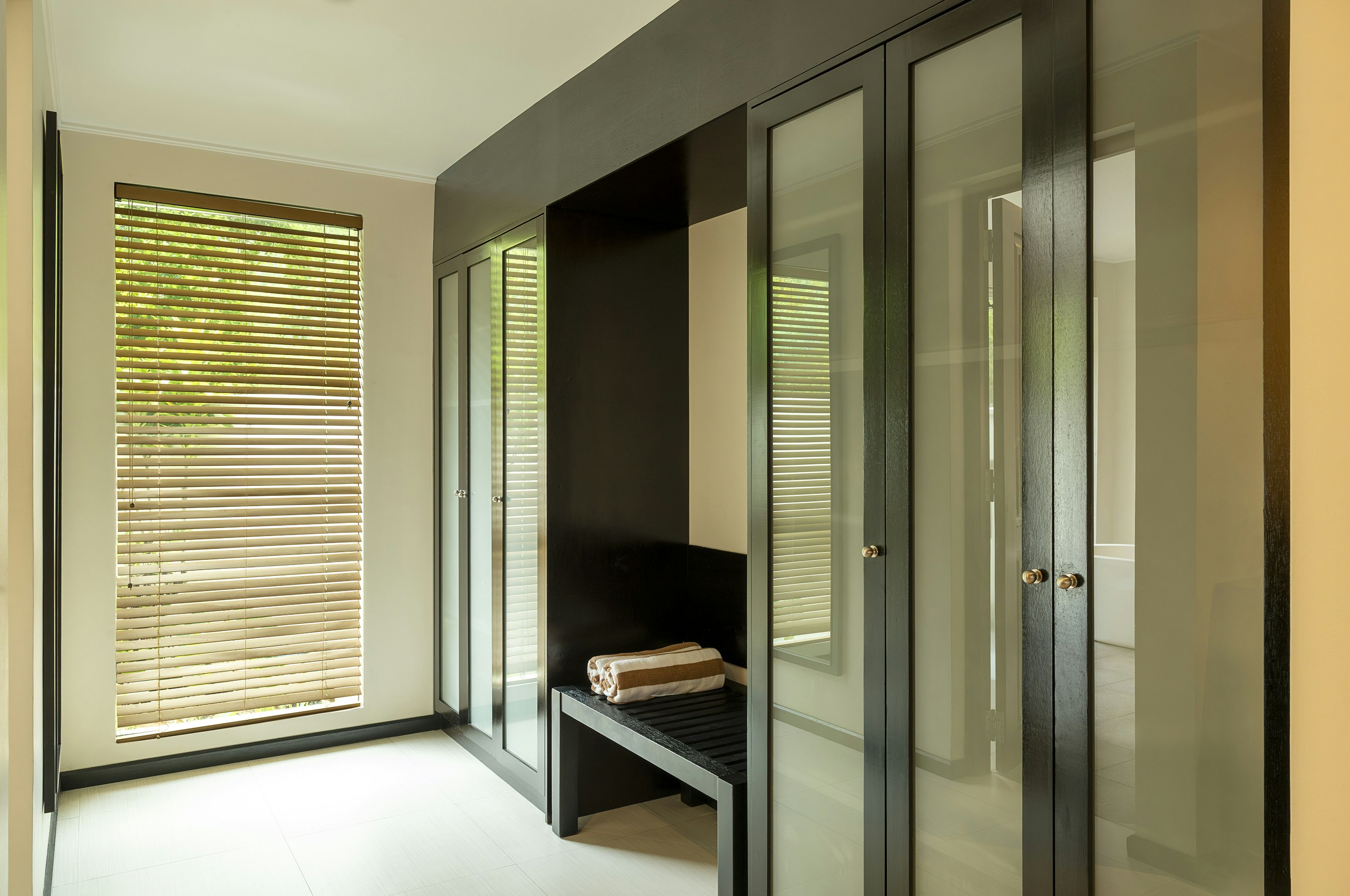 Two Bedroom Garden Oasis Family Pool Villa - Dressing Area