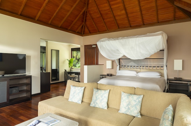 Beach Sanctuary Pool Villa - Bedroom & Living Area