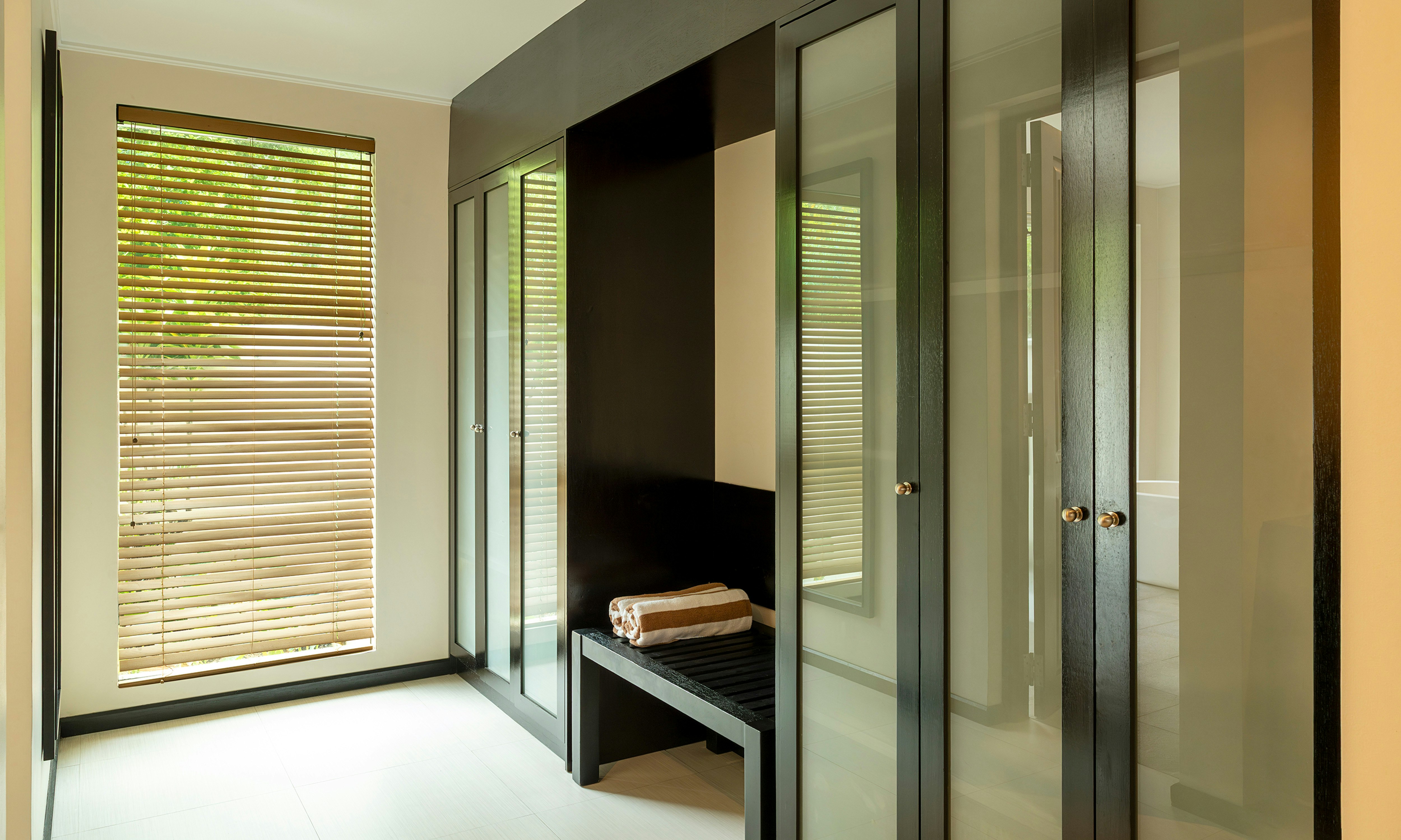 Two Bedroom Garden Oasis Family Pool Villa - Dressing Area