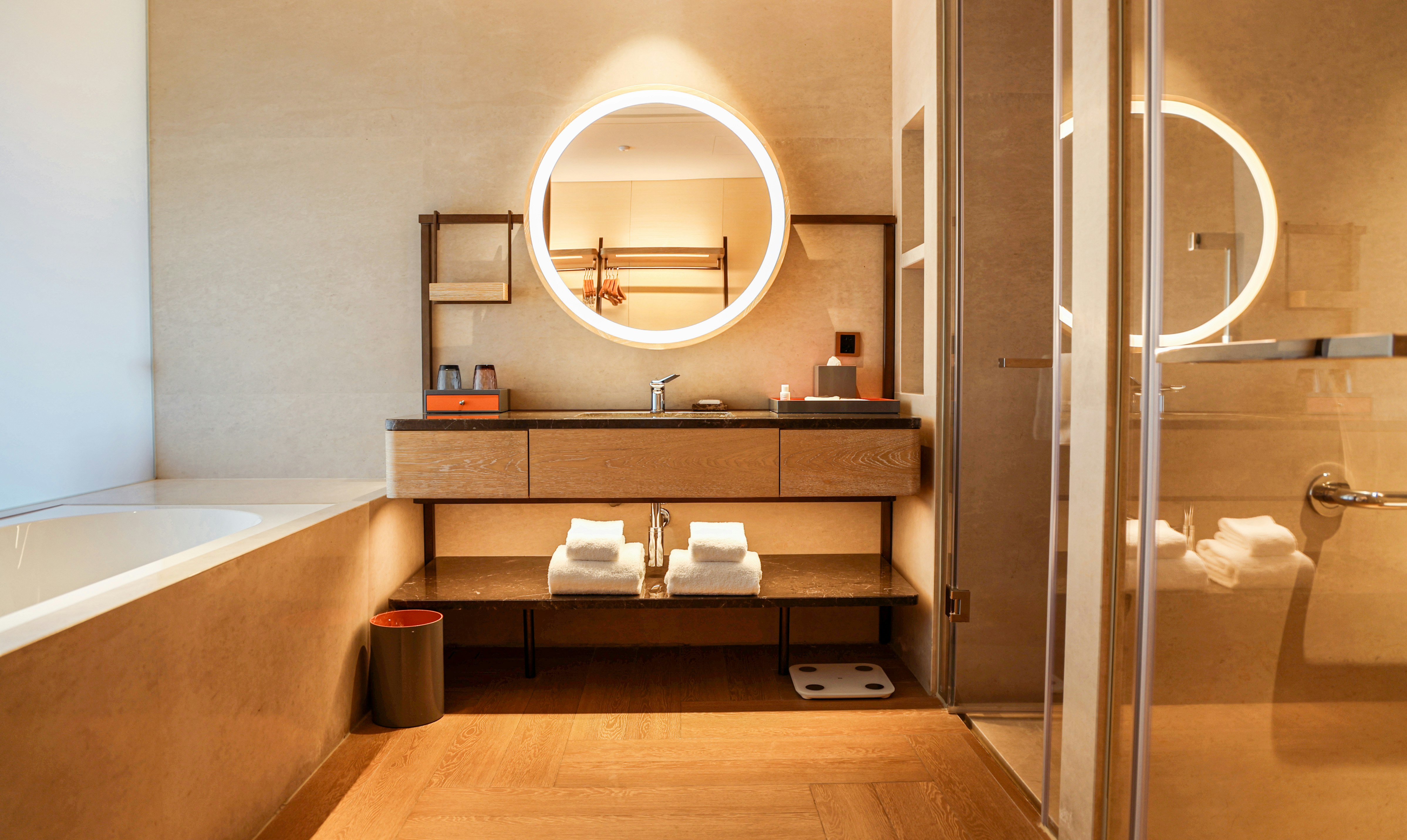 湖隐大床卫生间