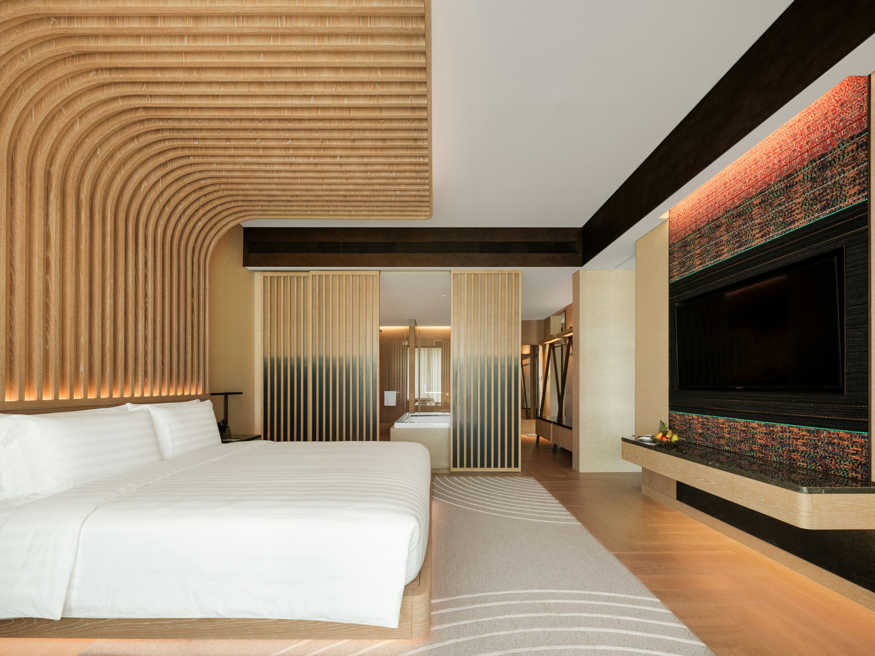 Luxury Lakeview Suite - Bedroom