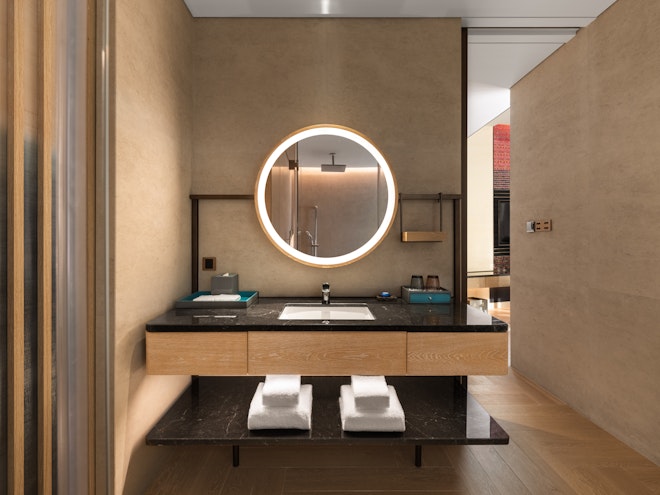 Luxury Lakeview King Room - Bathroom