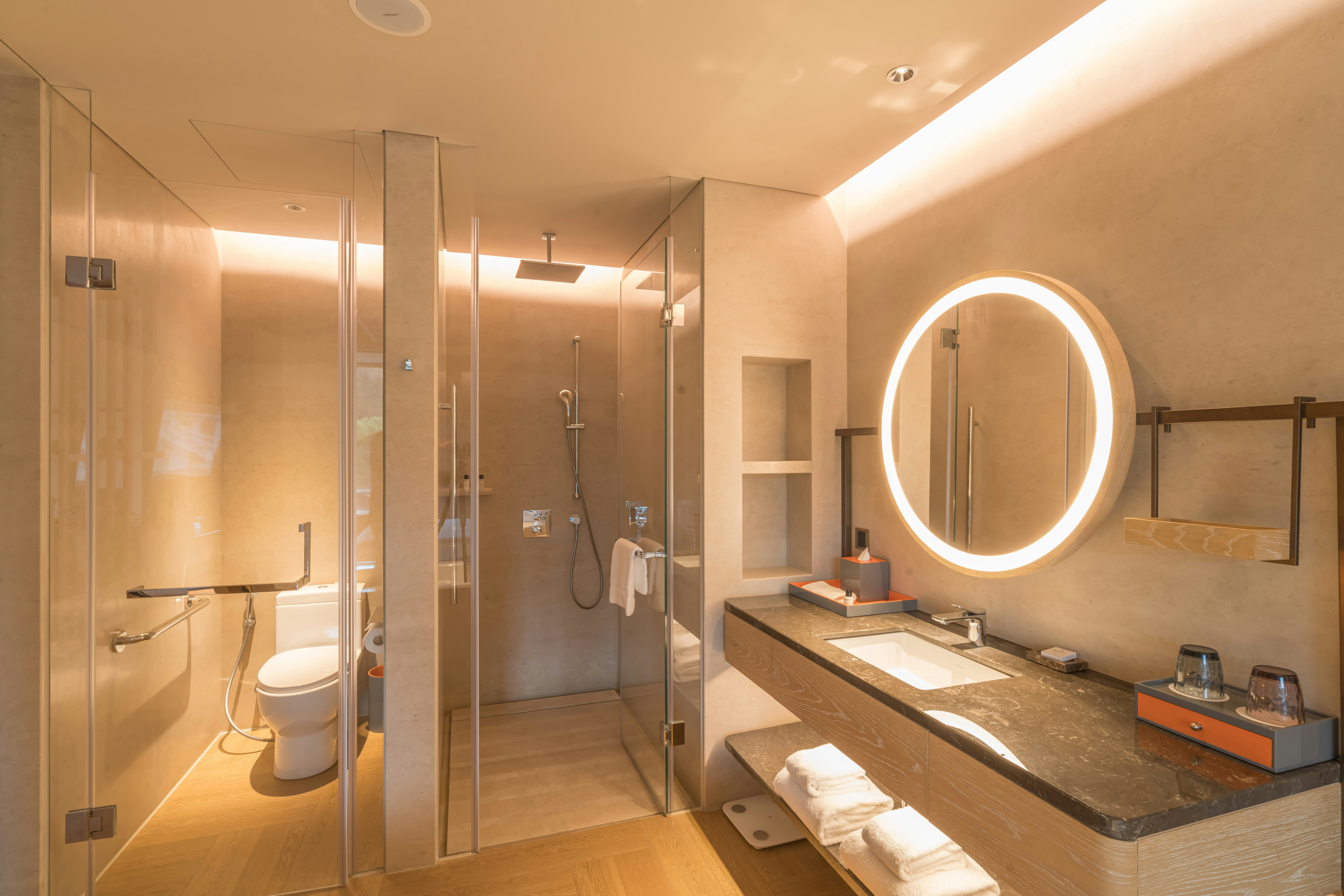 湖隐大床卫生间