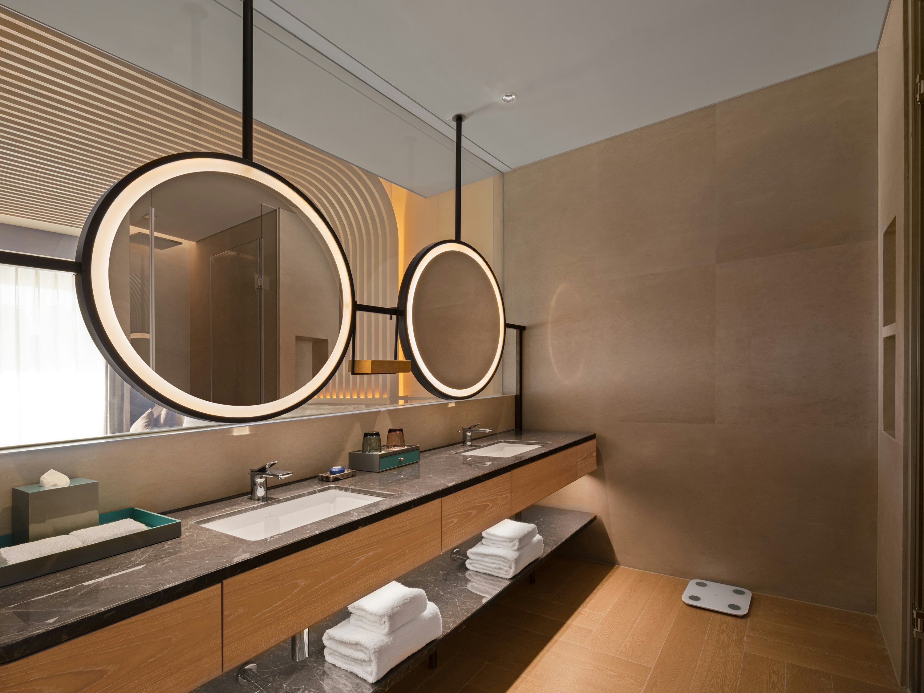 Deluxe Lakeview Twin Room - Bathroom