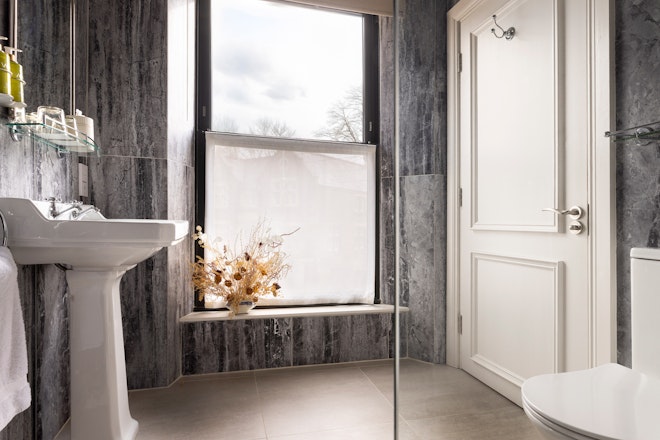 Signature Deluxe Room - Bathroom