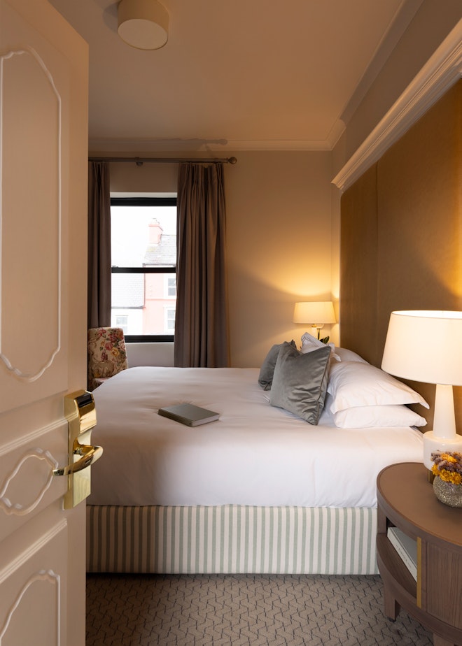 Cosy Nest King - Bedroom