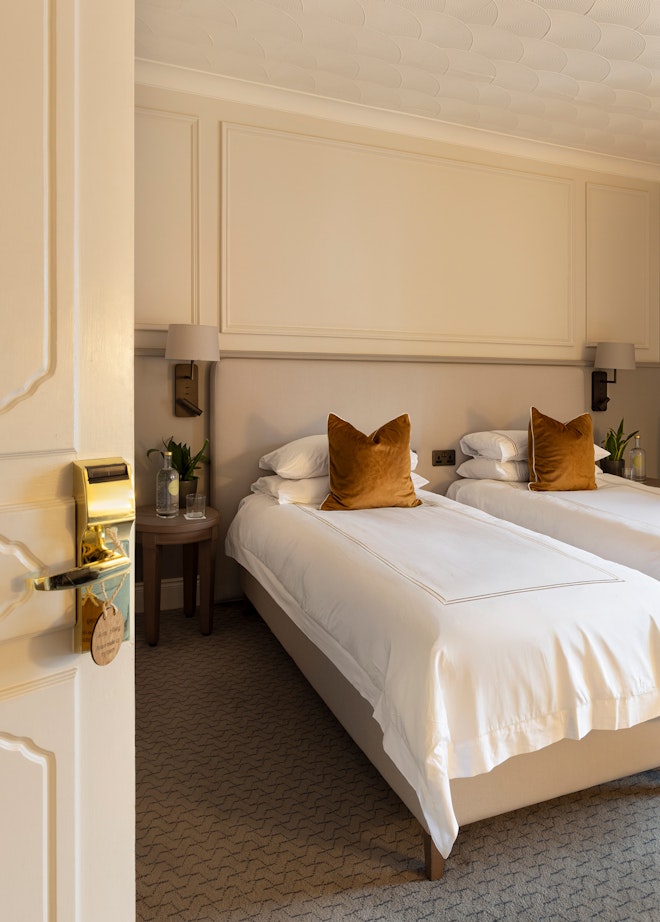 William Street King or European Twin Room - Bedroom