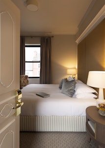 Cosy Nest King - Bedroom