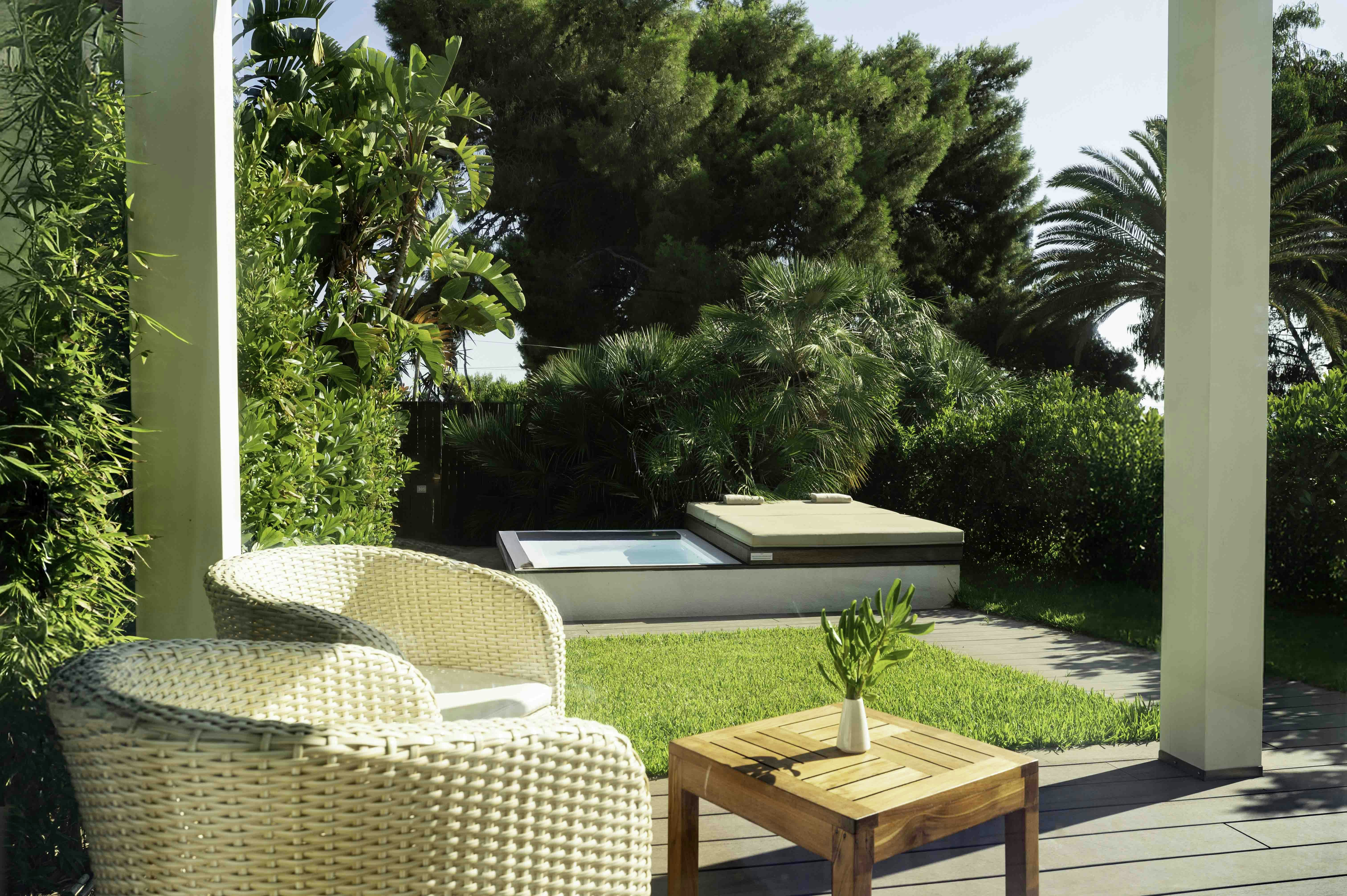 Lotus Cabana - Patio