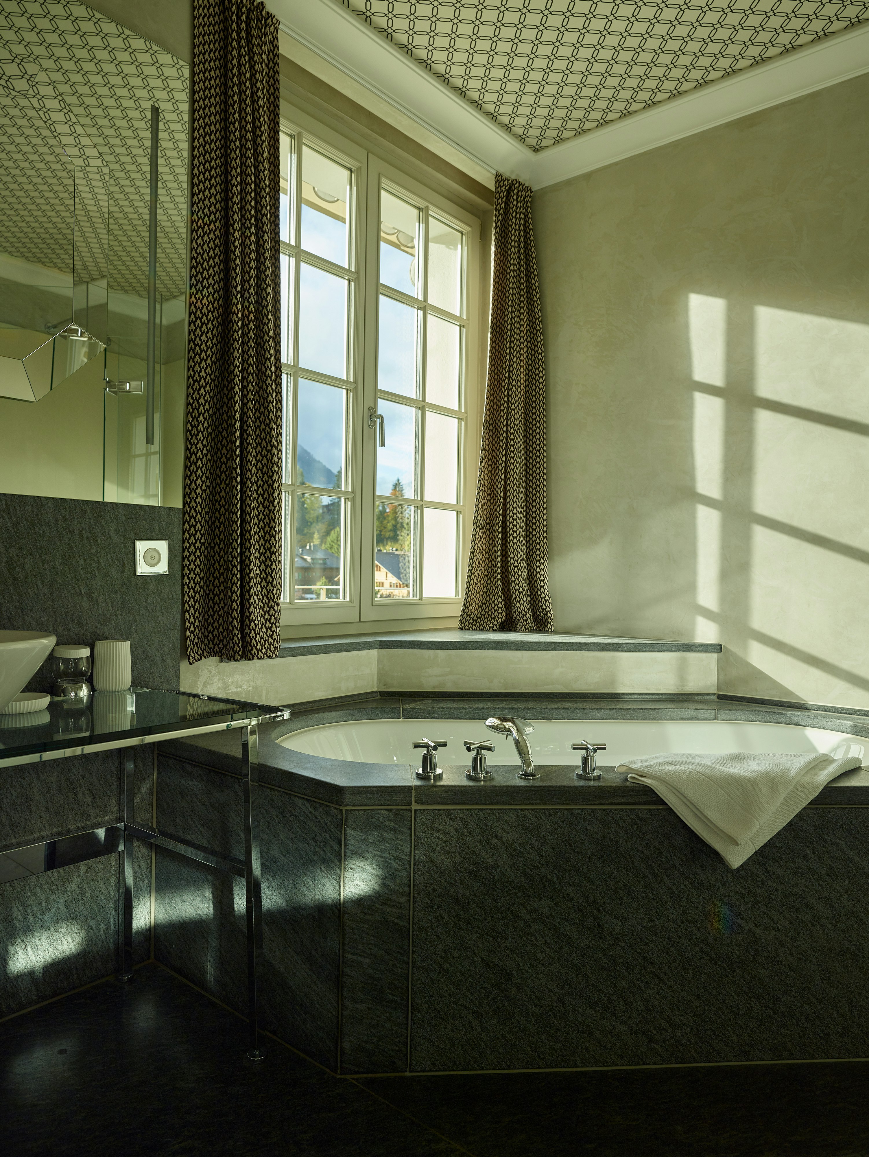 Chic Room Bathroom (large )