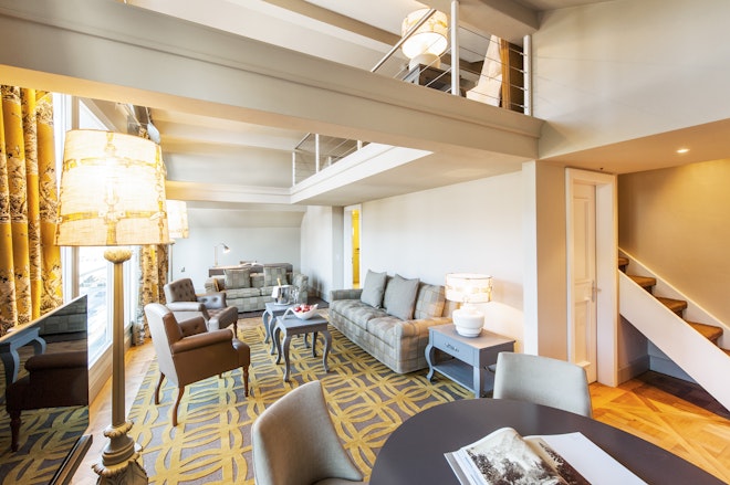 Panorama Suite - Living & Dining Area