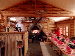 Petit Chalet Restaurant