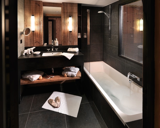 Deluxe Room's Bathroom