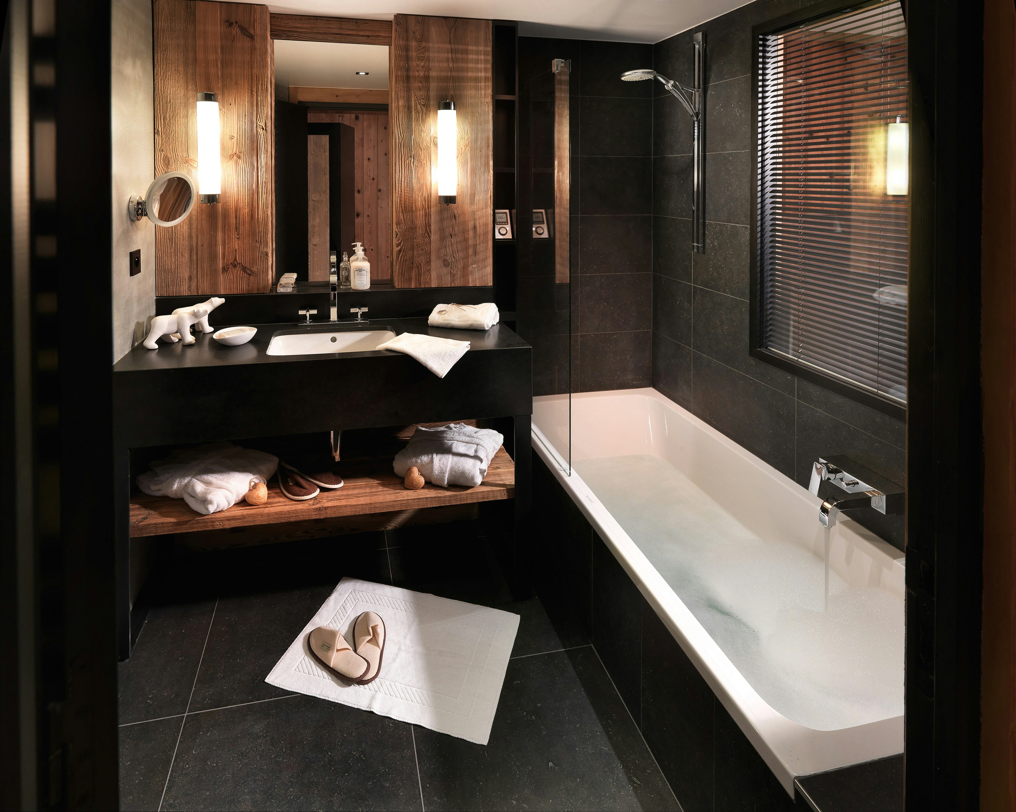 Deluxe Room's Bathroom