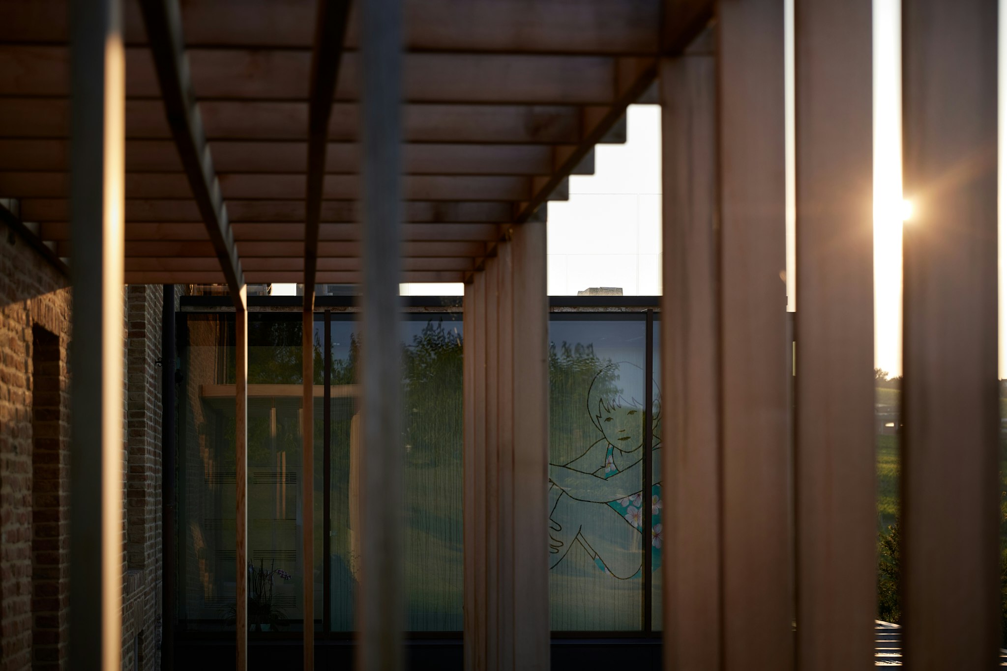 Le Marne Exterior Art Detail