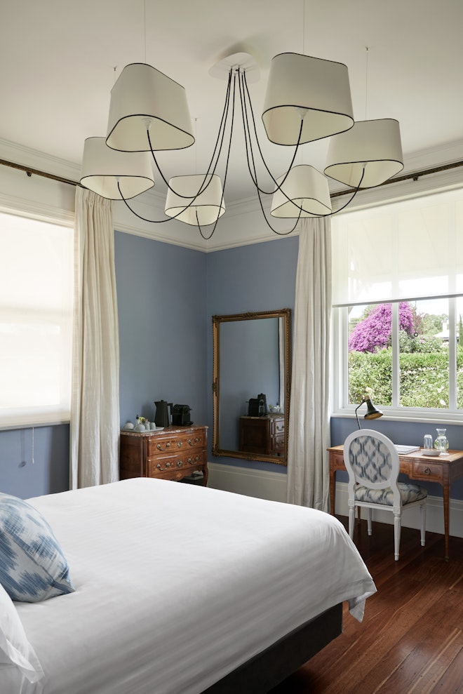 Queen Room - Bedroom