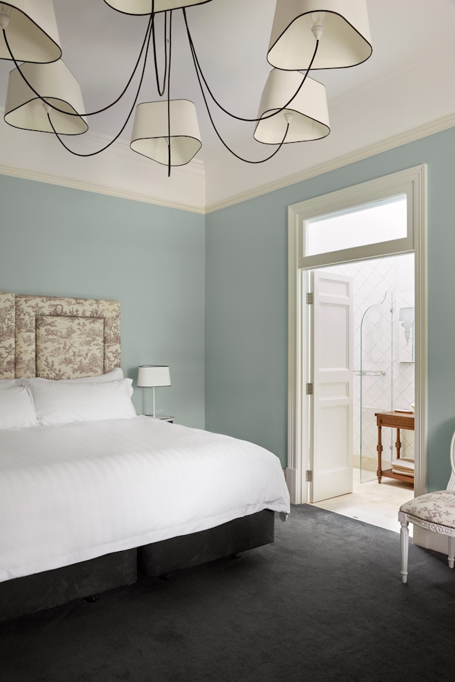 Superior King Room - Bedroom