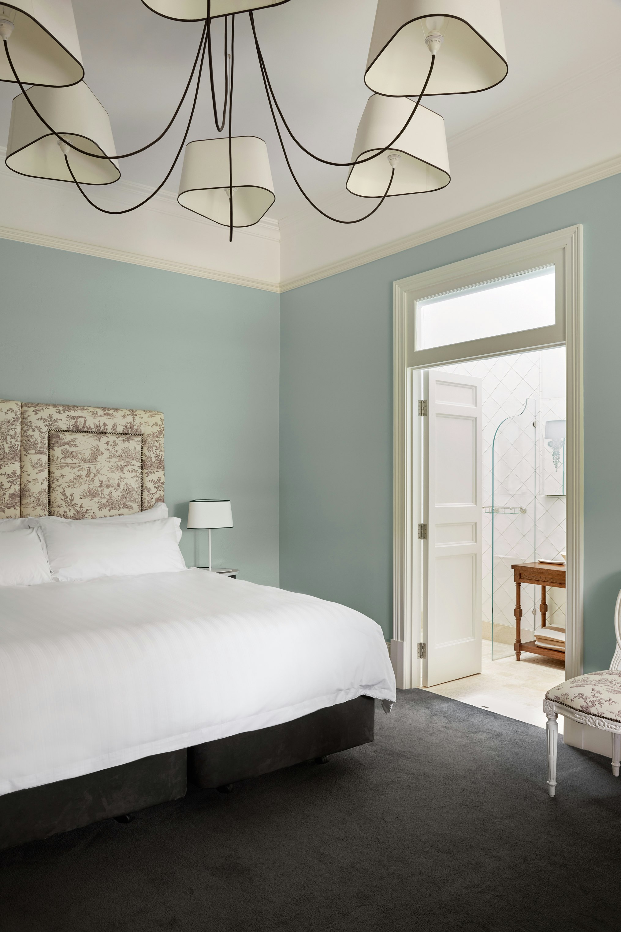 Superior King Room - Bedroom