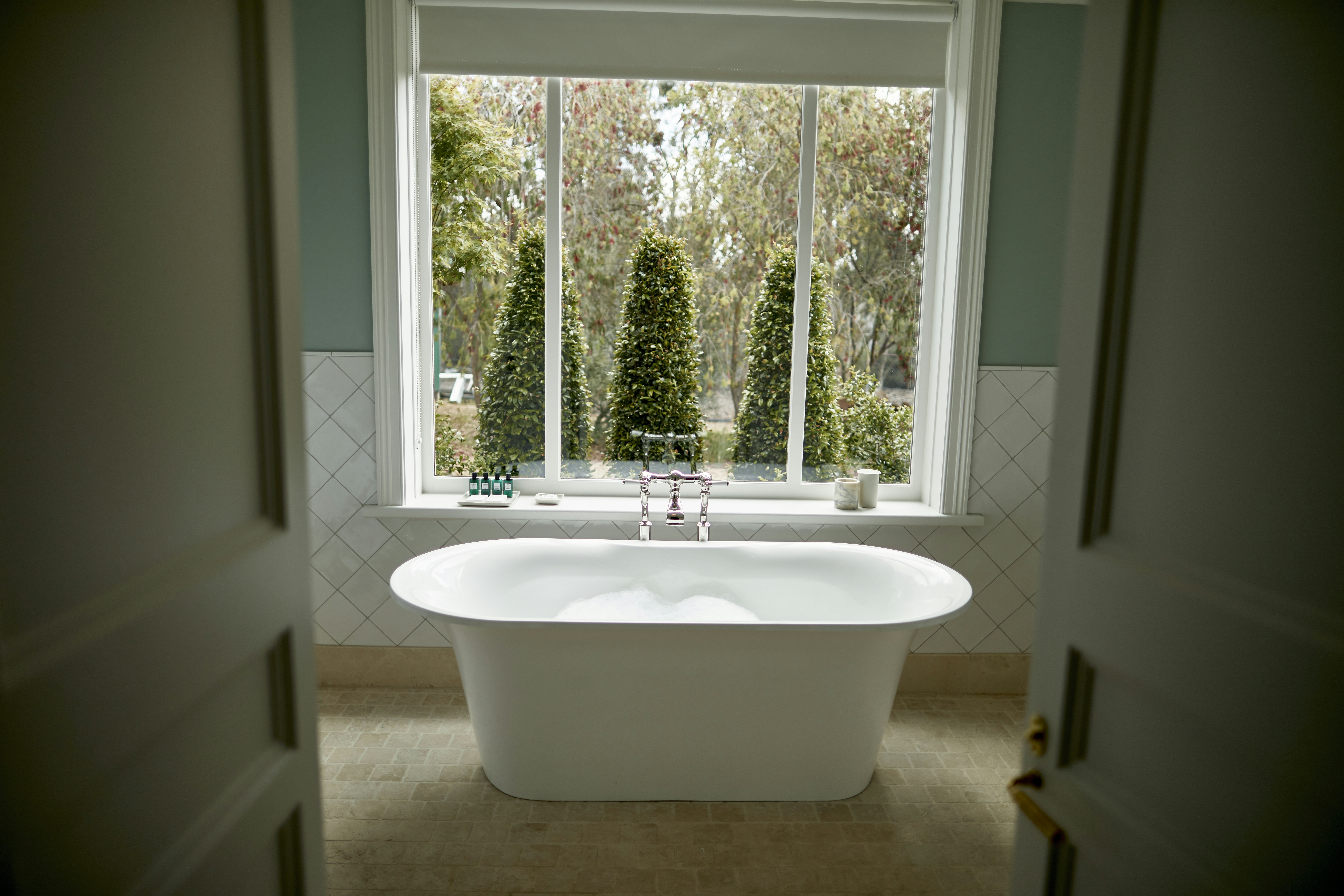 Deluxe King Room Bathroom