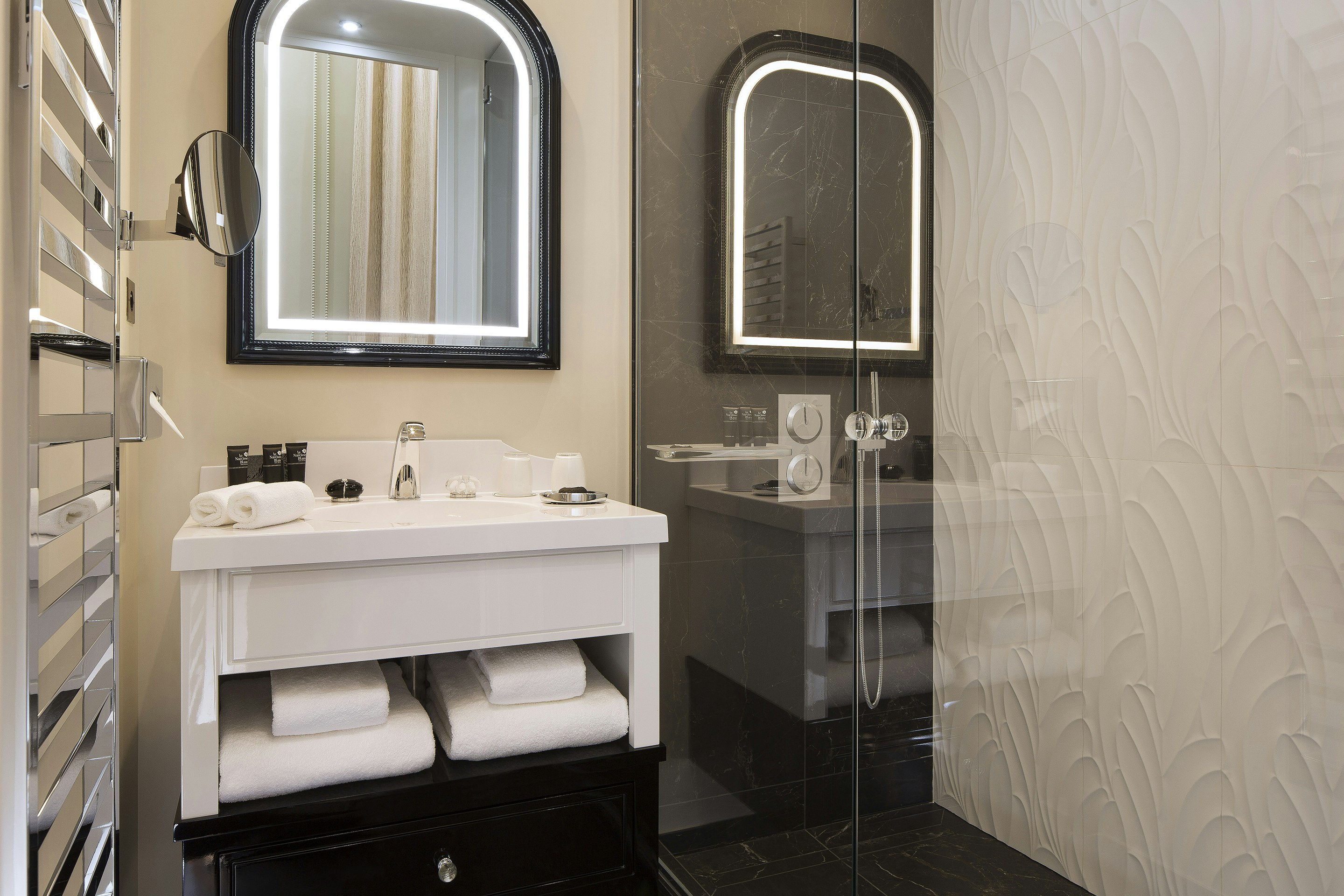 Junior Suite - Bathroom