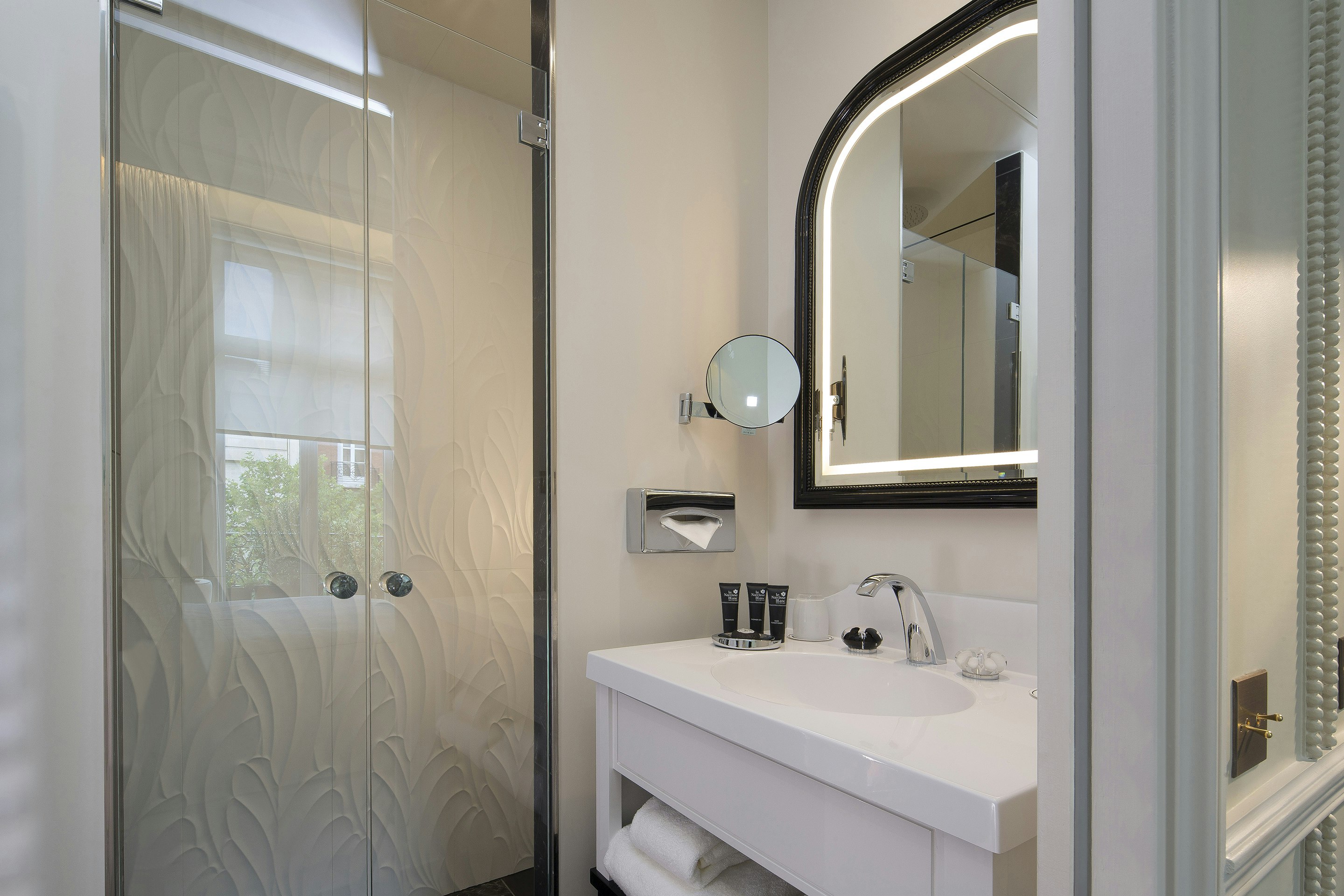 Classic Room - Bathroom