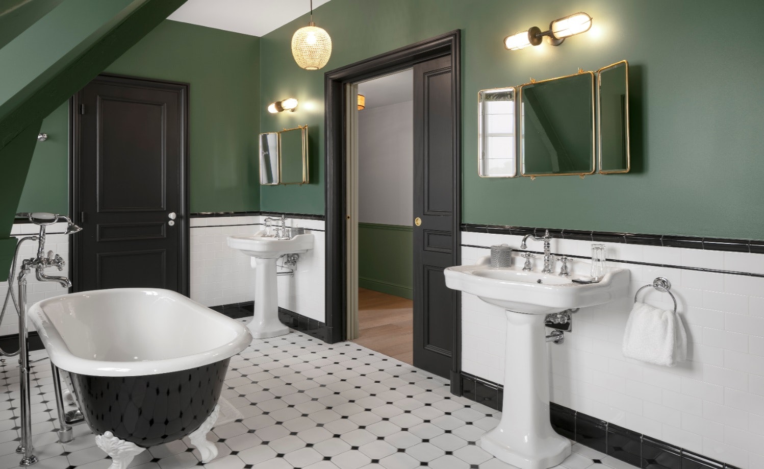 Nessay Suite Bathroom