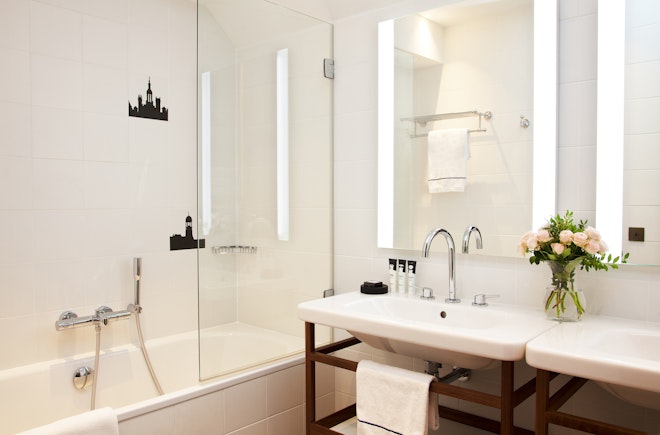 Junior Suite Bathroom