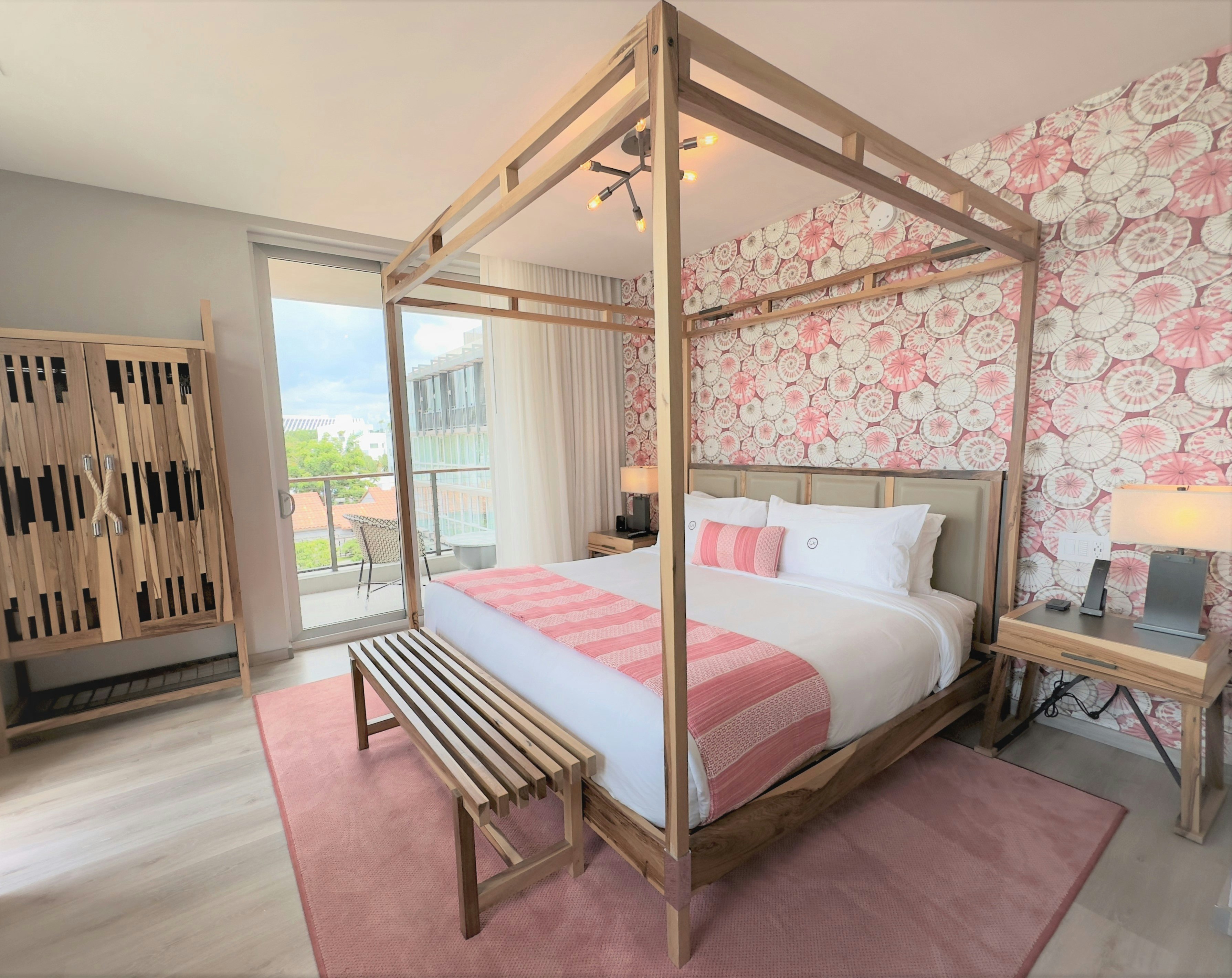 Balcony King Room - Bedroom