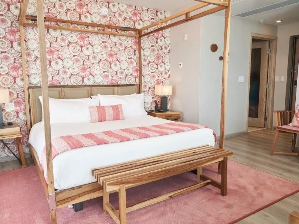 Balcony King Room - Bedroom