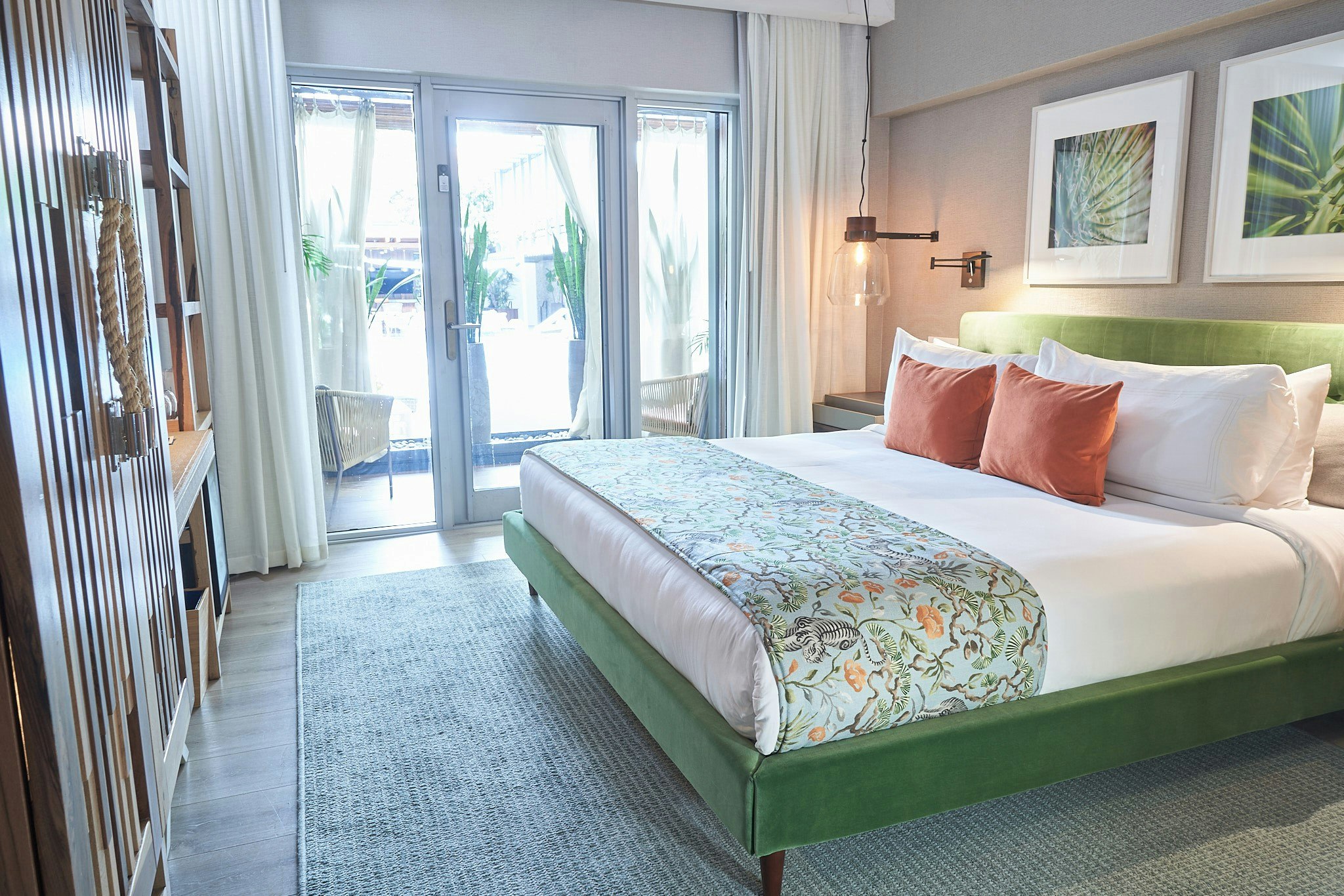 Pool King Room - Bedroom