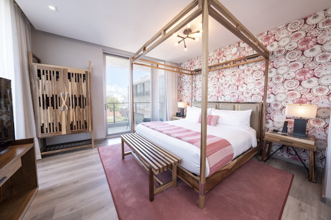 Balcony King Room - Bedroom