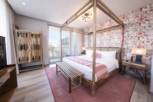 Balcony King Room - Bedroom