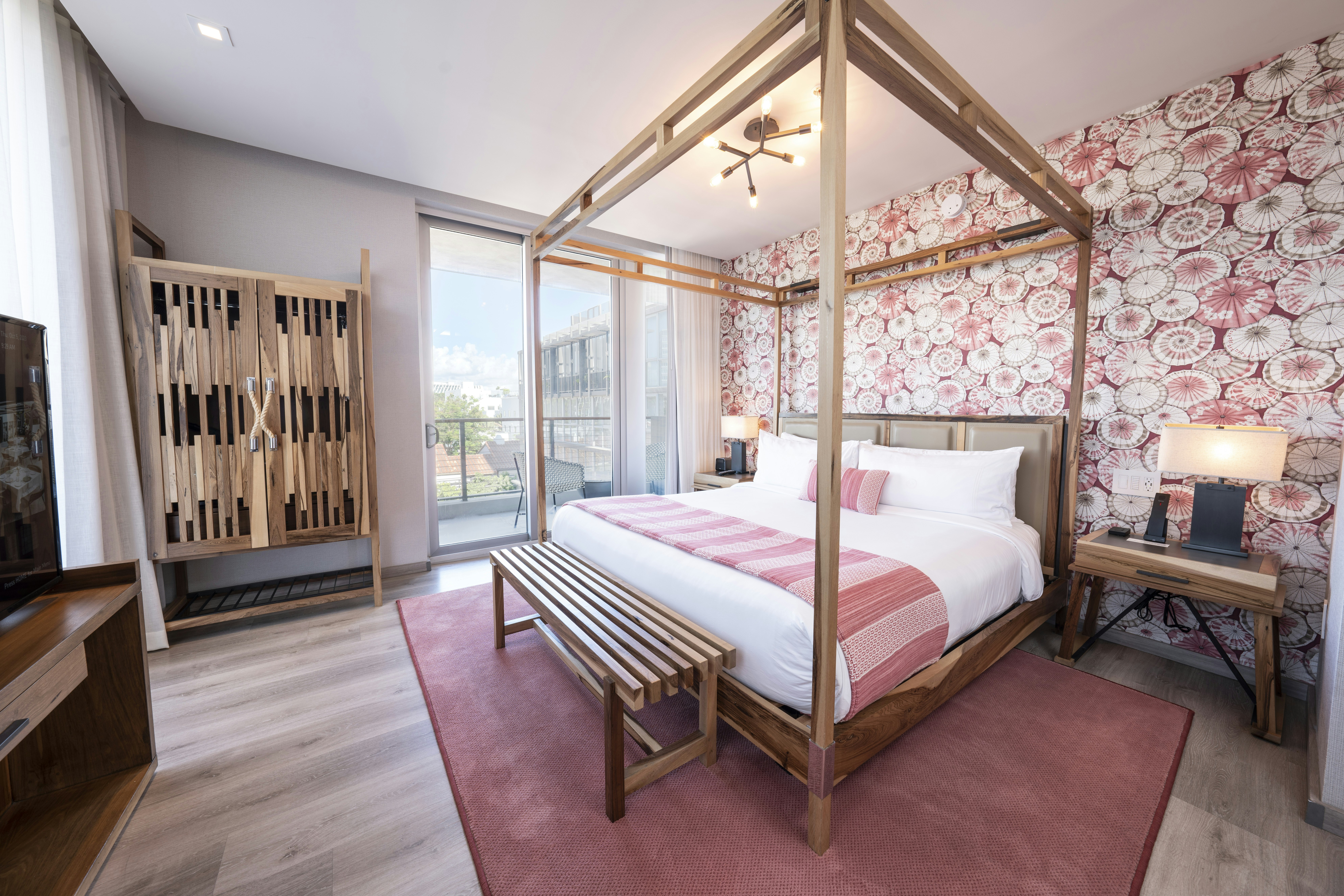 Balcony King Room - Bedroom