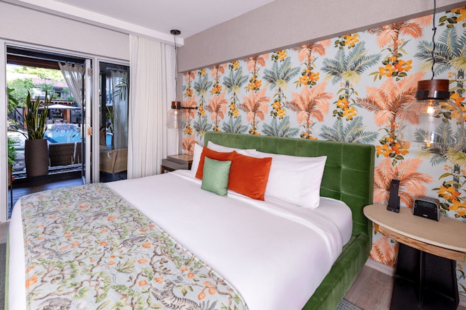 Pool King Room - Bedroom