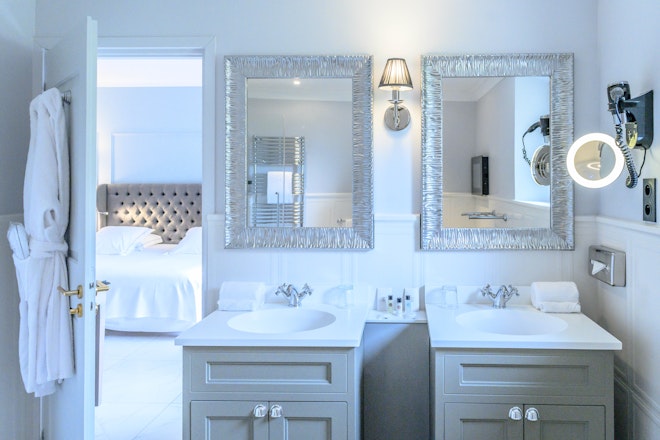 Or des Sauges Bathroom
