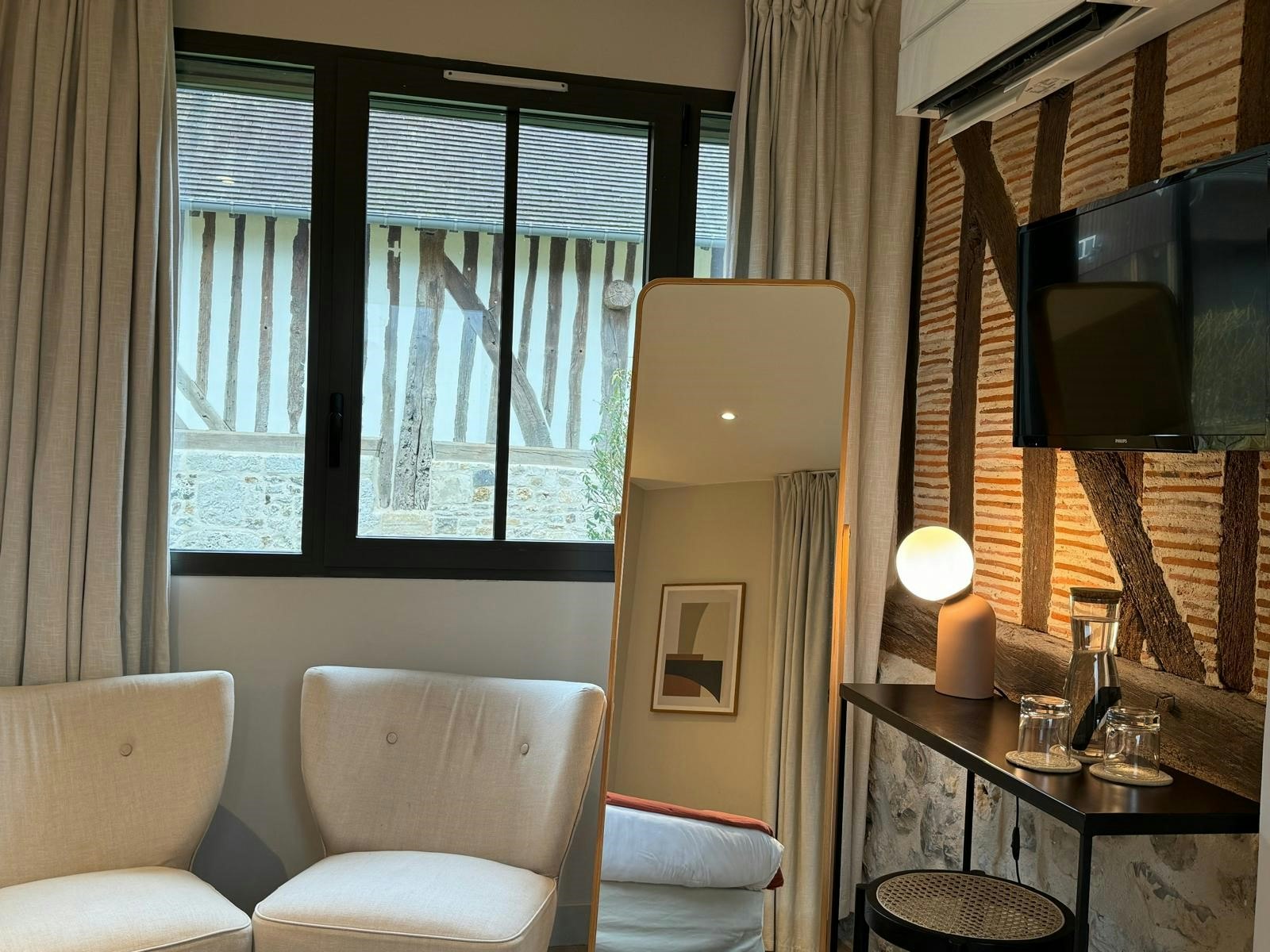 Classic Room - Living Area