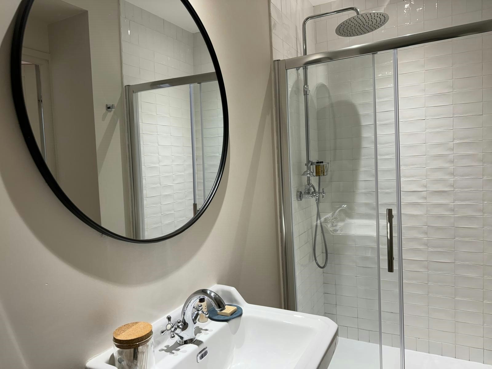 Classic Room - Bathroom