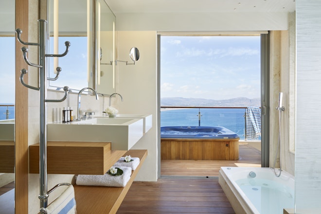 Deluxe Room Outdoor Jacuzzi  - Bathroom