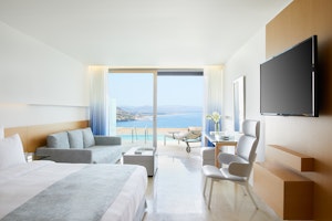 Junior Suite Sharing Pool - Bedroom