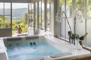 Hot Tub Suite with Lake View - Hot Tub