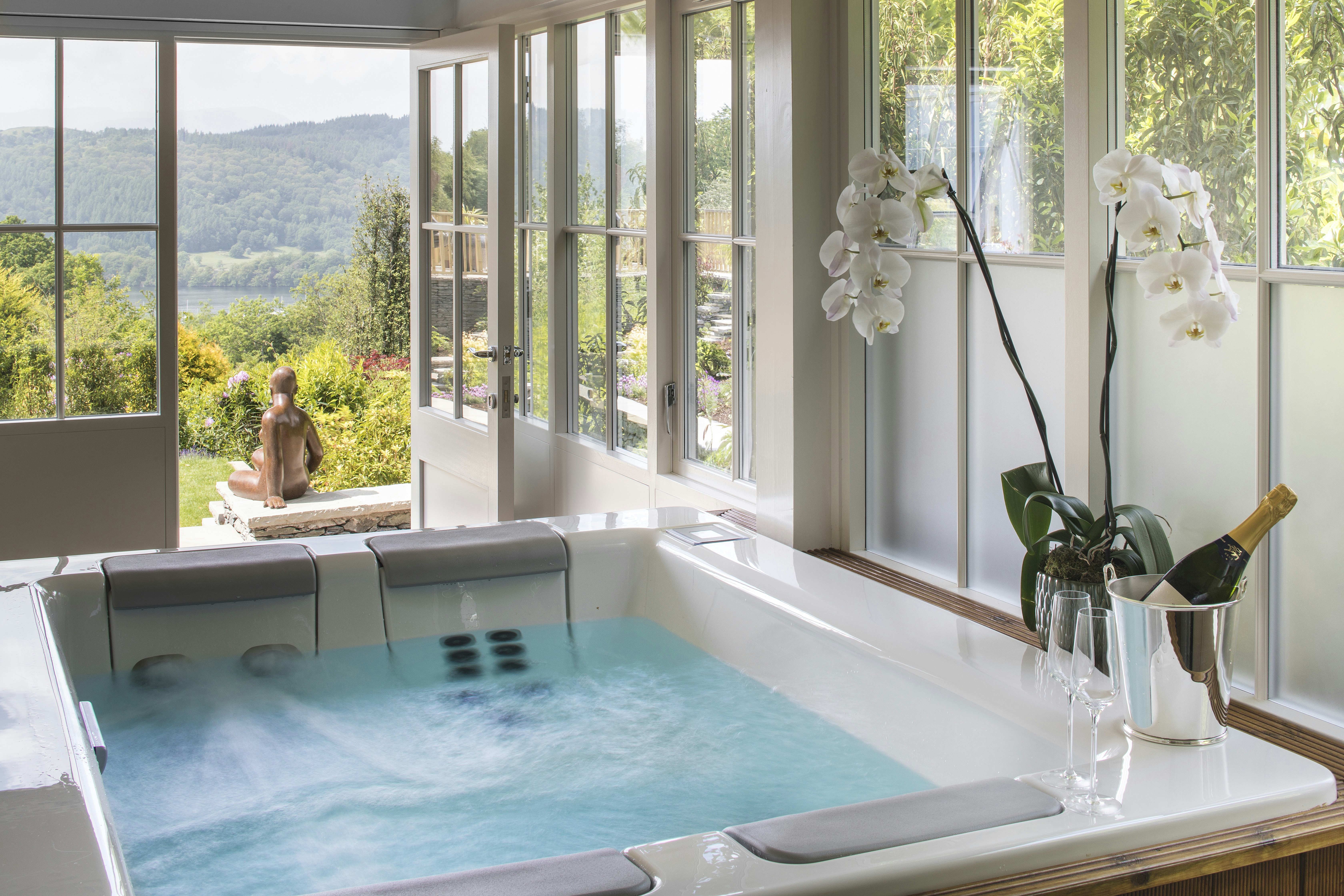 Hot Tub Suite with Lake View - Hot Tub