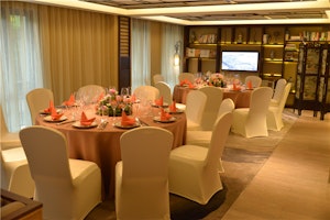 Lounge Round Table