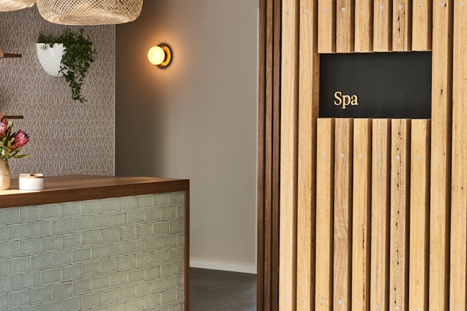 Lon Spa Entrance
