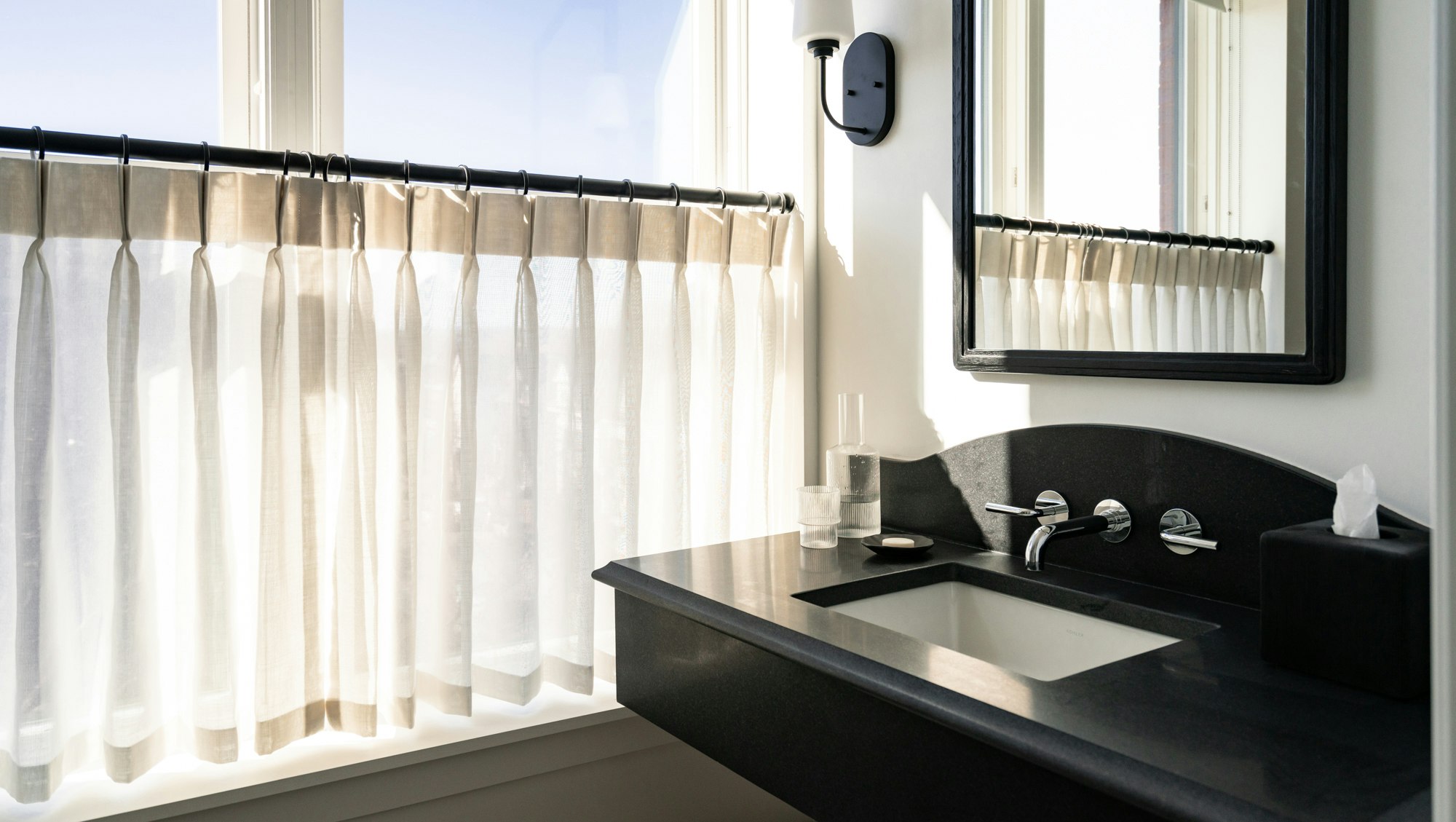 Corner King - Bathroom